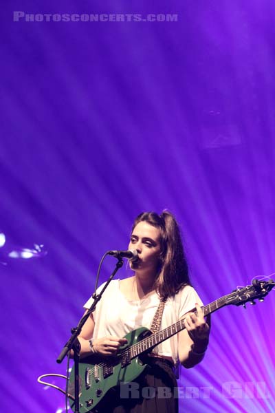 HINDS - 2015-10-31 - PARIS - Grande Halle de La Villette - 